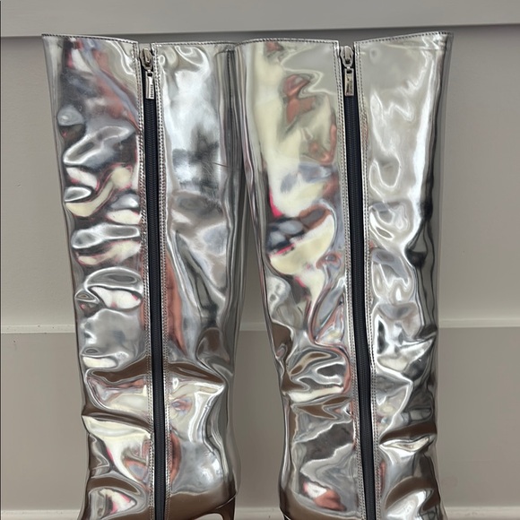 SCHUTZ Silver Heeled Boots with Metallic Finish - Picture 4 of 9